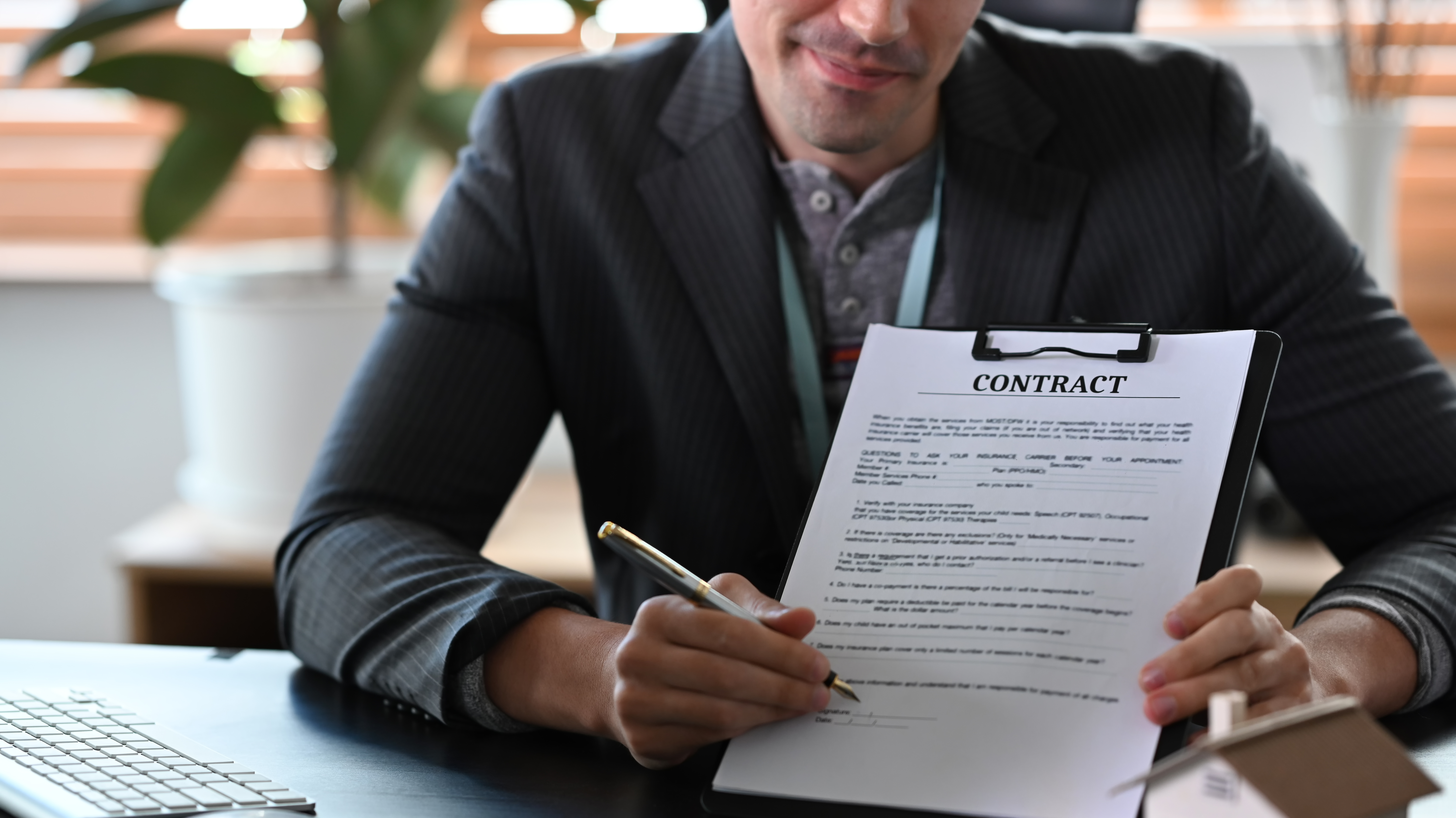 Property sale in Portugal contracts