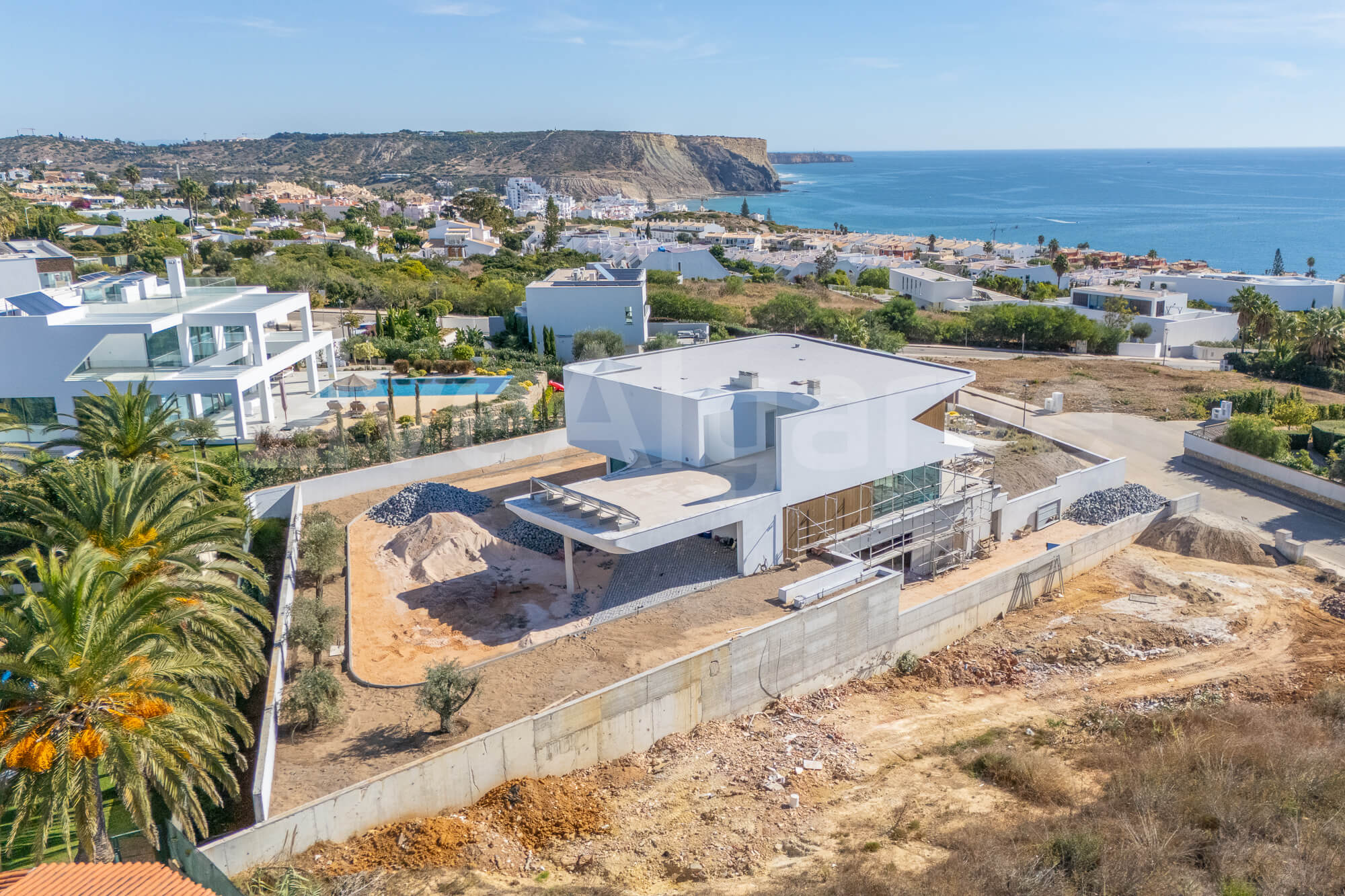 Luxury | New Lavish T3+1 Villa at Reserva da Luz for Sale - Lagos