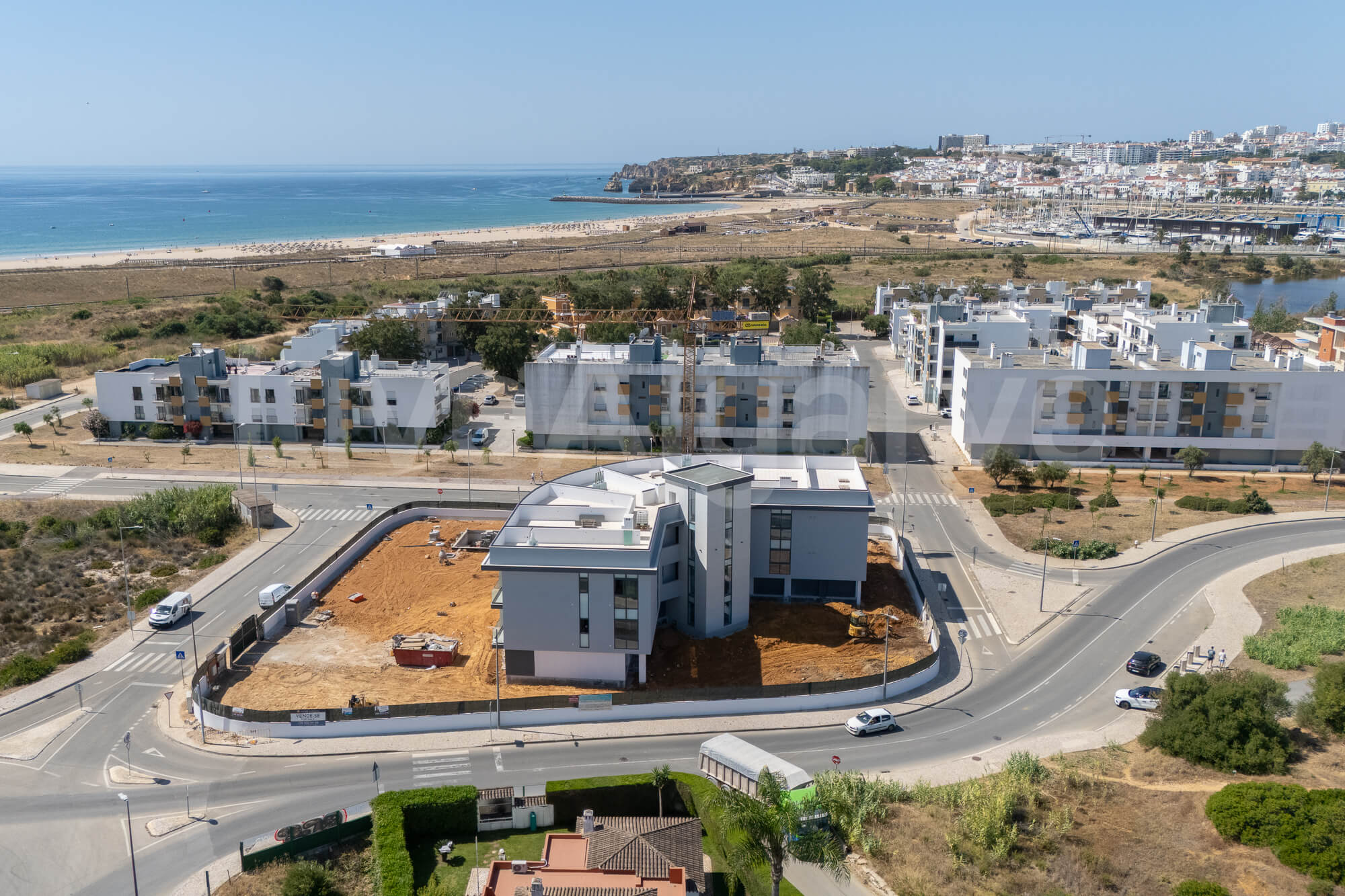 APPARTEMENTS ÉLéGANTS ET MODERNES T2+1 à VENDRE à MEIA PRAIA – LAGOS