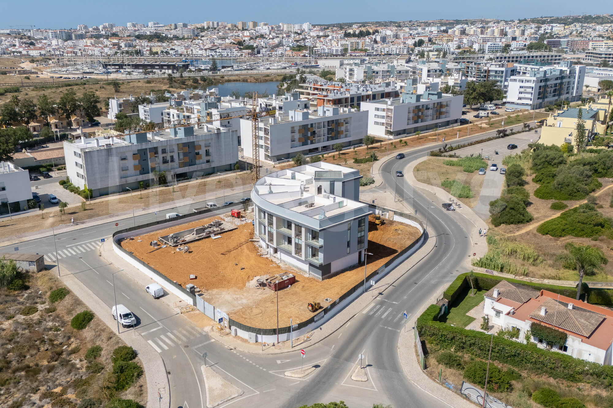 APPARTEMENTS ÉLéGANTS ET MODERNES T2+1 à VENDRE à MEIA PRAIA – LAGOS