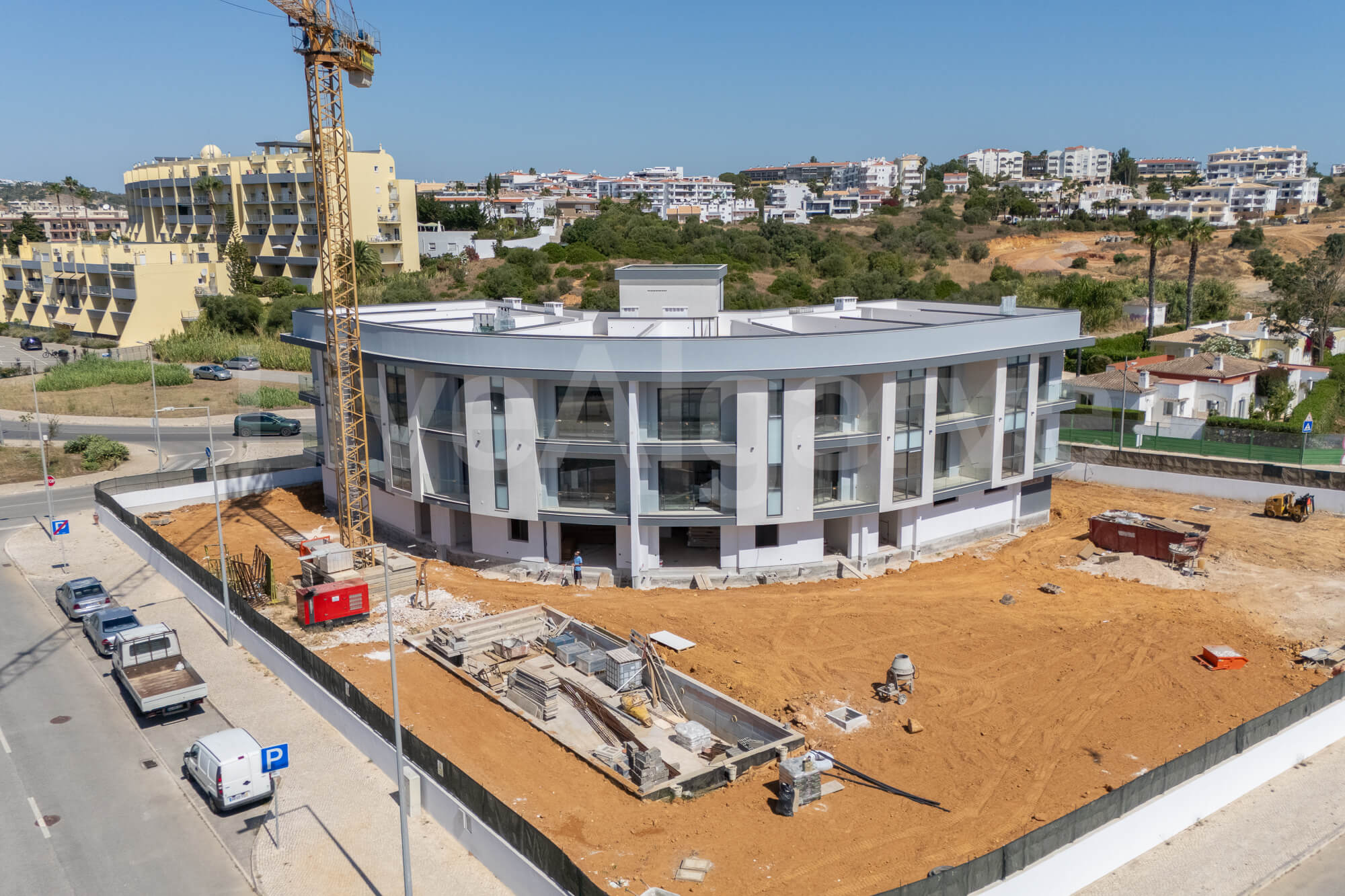 APPARTEMENTS ÉLéGANTS ET MODERNES T2+1 à VENDRE à MEIA PRAIA – LAGOS