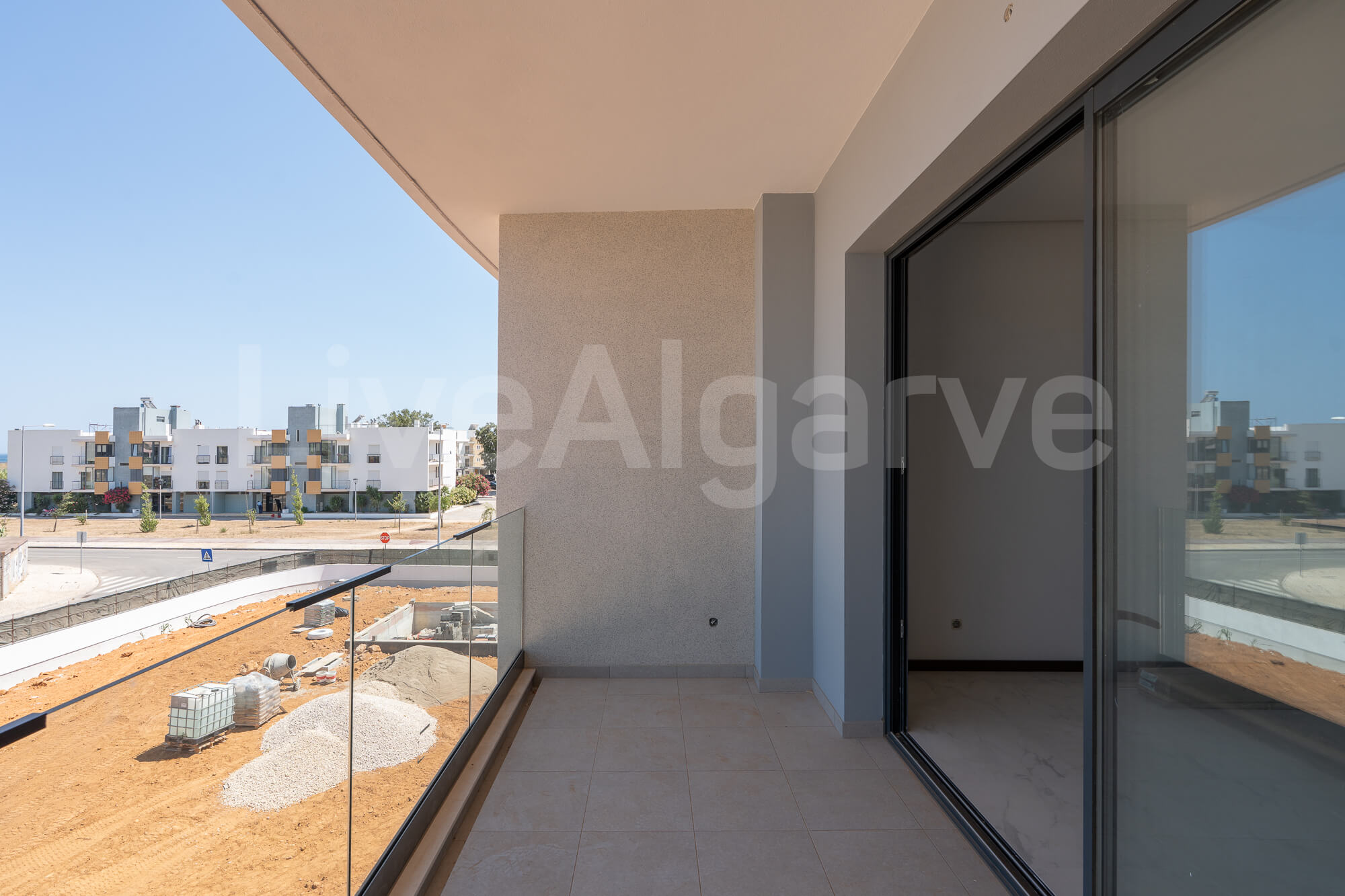 APPARTEMENTS ÉLéGANTS ET MODERNES T2+1 à VENDRE à MEIA PRAIA – LAGOS