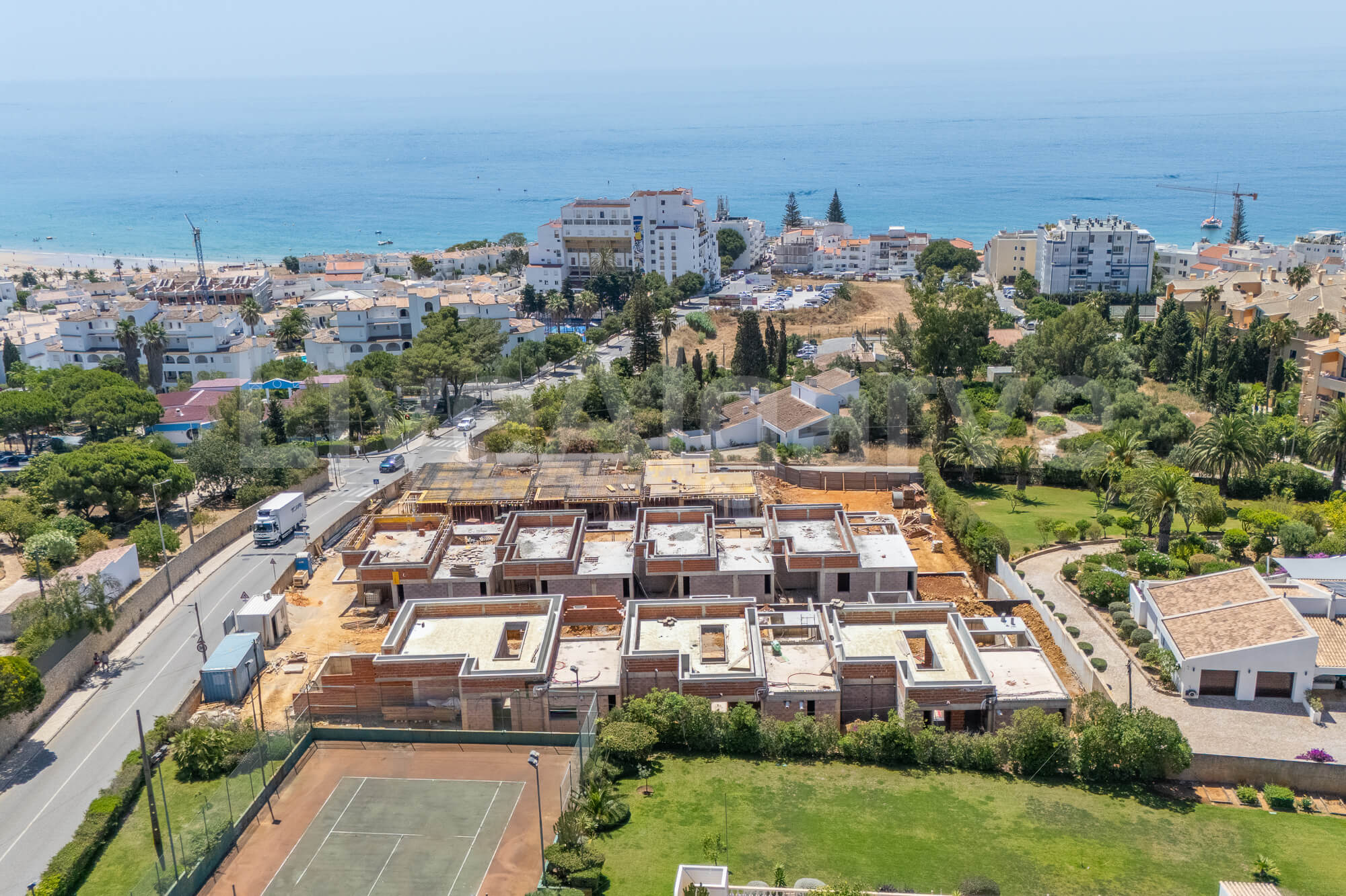 MAISONS DE VILLE MODERNES T2+1 à VENDRE à PRAIA DA LUZ - LAGOS