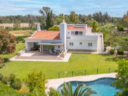 LUXE | Élégante Villa T4 Rénovée dans le Penina Golf Resort, Alvor, à Vendre – Portimão
