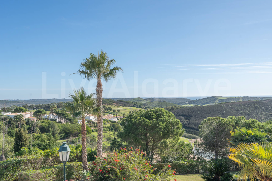 EXCLUSIF | Villa impeccable T6 avec Vue sur la Mer & le Golf à Vendre à Budens - Vila do Bispo