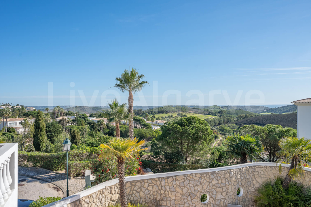 EXCLUSIF | Villa impeccable T6 avec Vue sur la Mer & le Golf à Vendre à Budens - Vila do Bispo