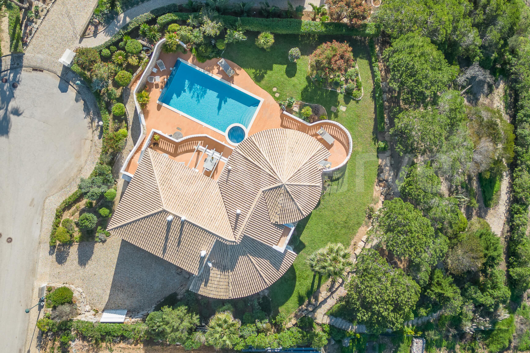 EXCLUSIF | Villa impeccable T6 avec Vue sur la Mer & le Golf à Vendre à Budens - Vila do Bispo