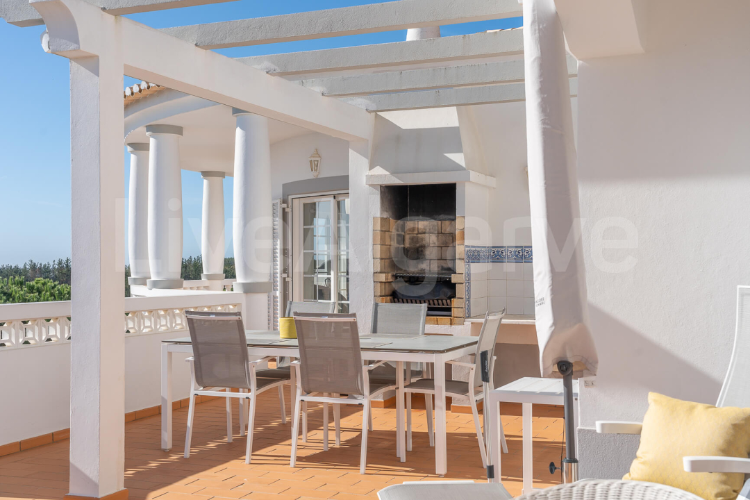 EXCLUSIF | Villa impeccable T6 avec Vue sur la Mer & le Golf à Vendre à Budens - Vila do Bispo