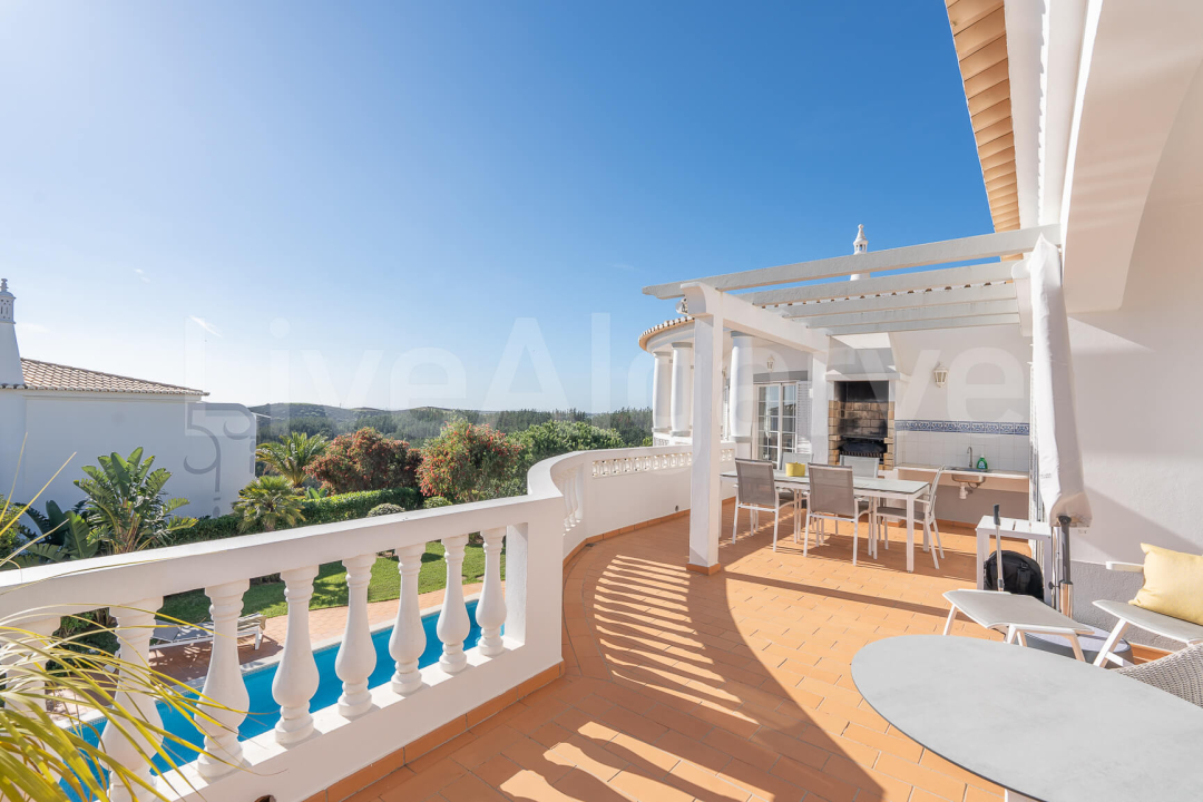 EXCLUSIF | Villa impeccable T6 avec Vue sur la Mer & le Golf à Vendre à Budens - Vila do Bispo