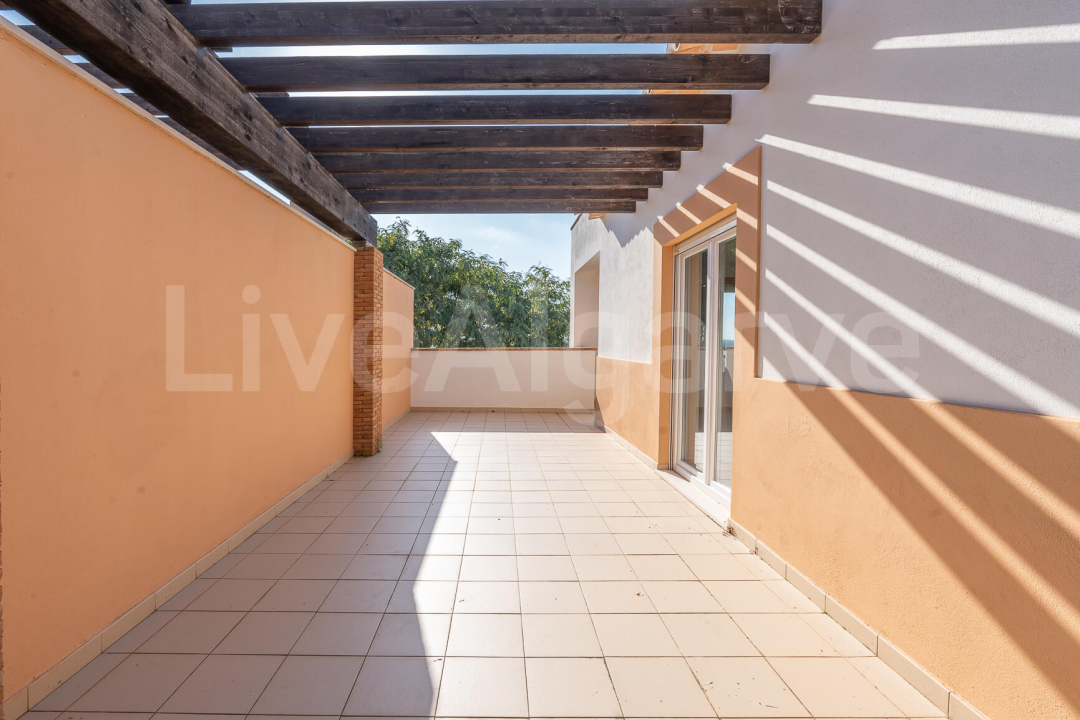 TURNKEY | Lovely T1+1 Townhouse at Privat Condominium in Mexilhoeira Grande for Sale – Portimão