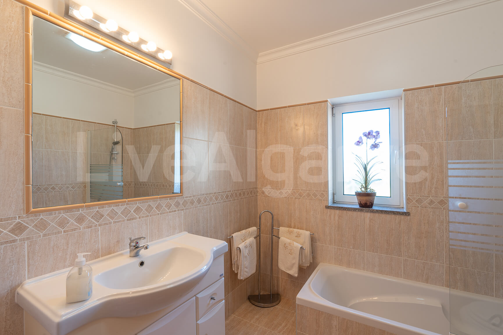 MEERBLICK | Elegante T3+1 Villa in Ferragudo zum Verkauf - Lagoa