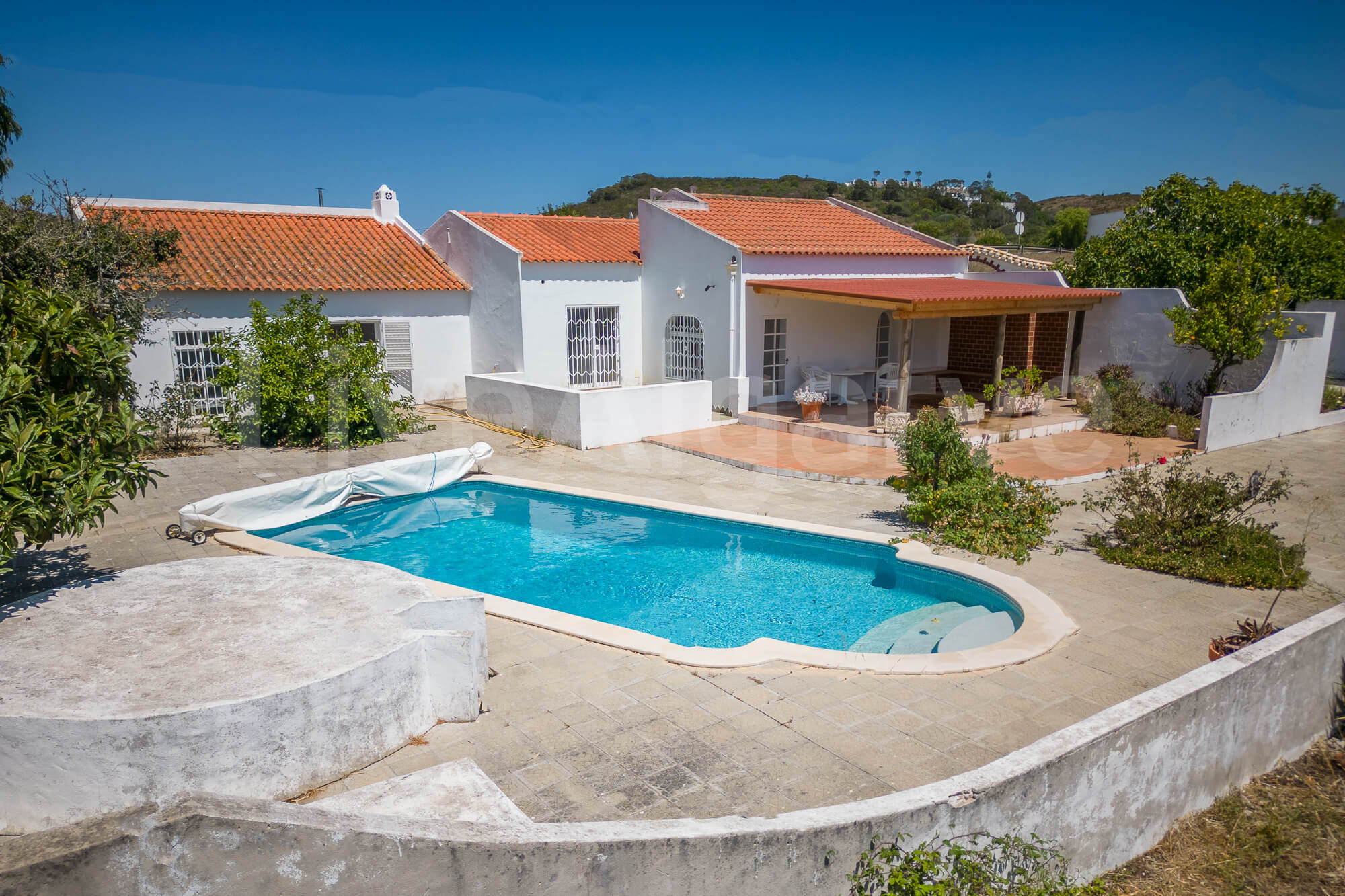 A LA CAMPAGNE | Charmante Villa T2 Avec Piscine à Budens à Vendre - Vila do Bispo