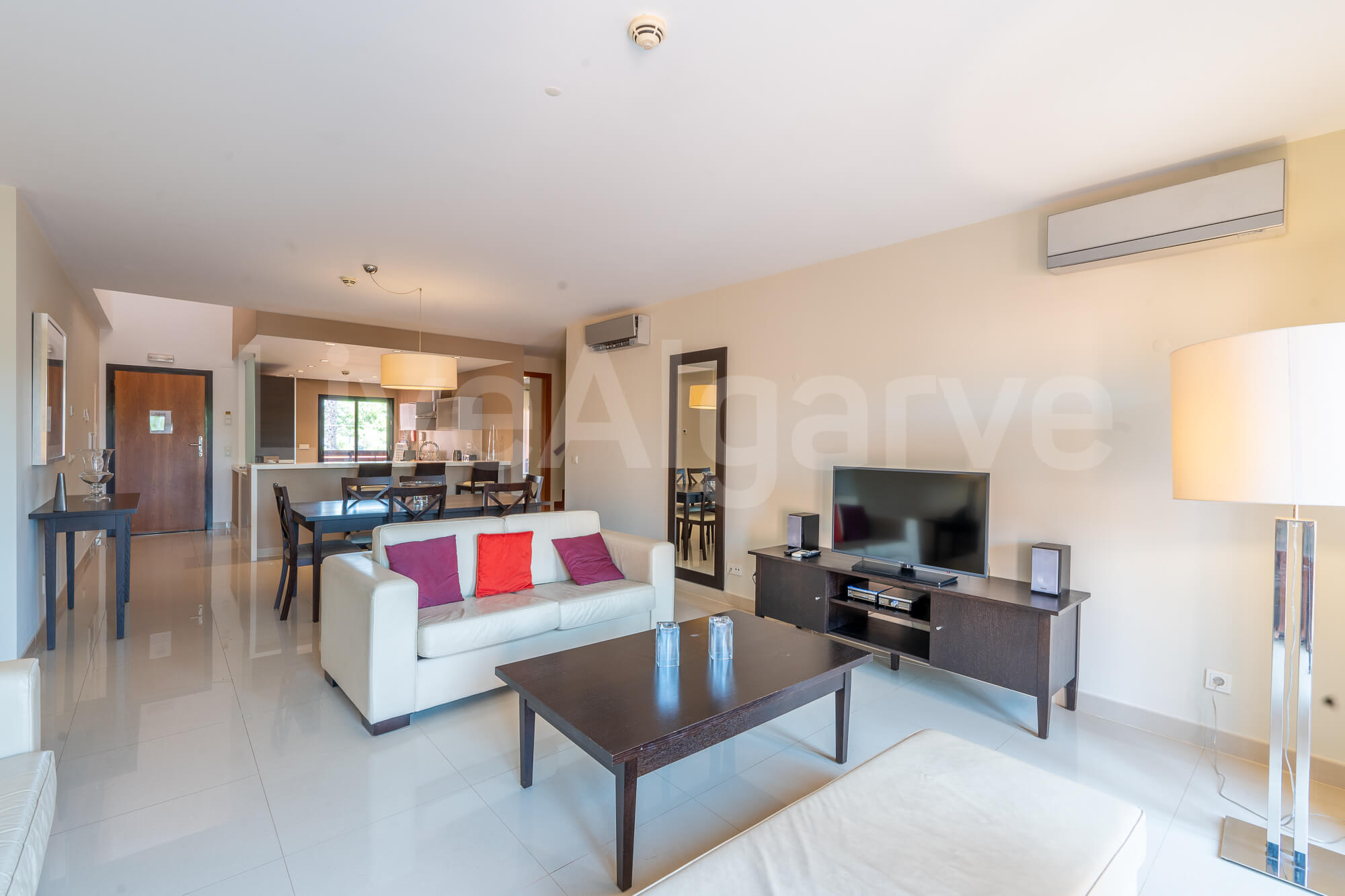 EXCLUSIVO | Bonito Apartamento moderno de T2+1 no Amendoeira Golf Resort – Silves